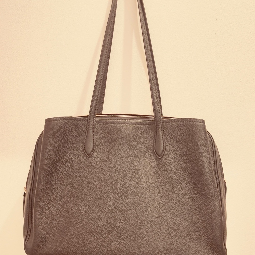 Quince Black Leather Shoulder Bag. In new condition.